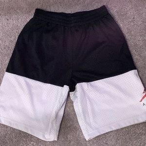 Brand: Jordan          Size: Small